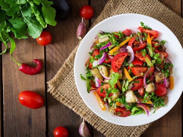 NUTRI-FOOD-PLAN-BLOG-700x523-salad-zuzany-cicmanskej - Zdravé potraviny na chudnutie a do jedálnička na mieru
